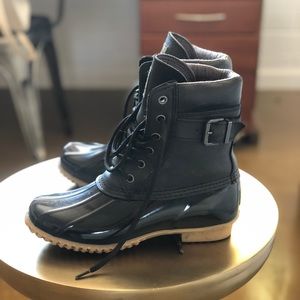 G.H. Bass & Co Daisy Duck Boot